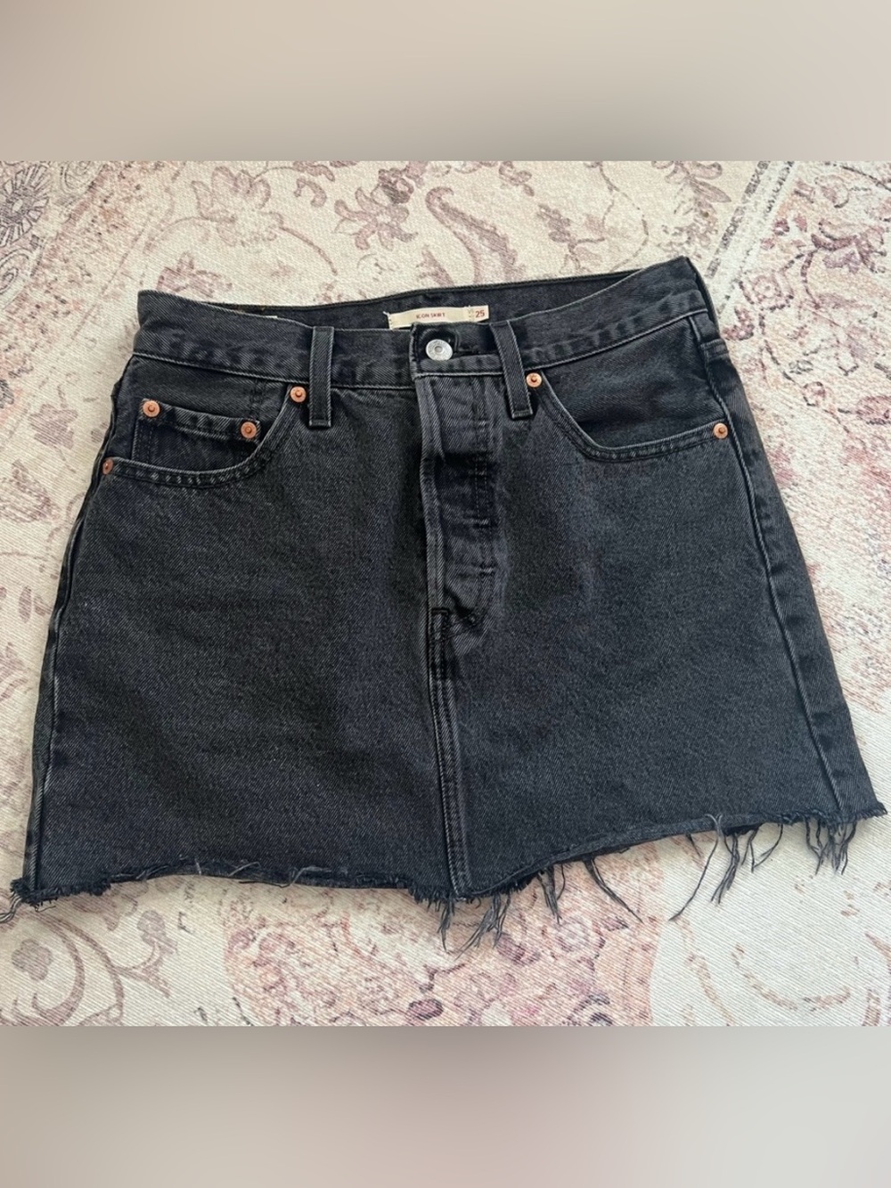 EUC Levi’s Icon Denim Mini Skirt